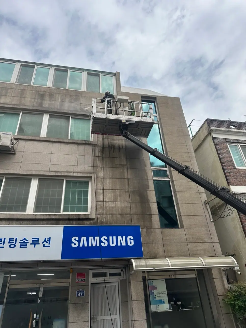 건물 외벽청소 · 고압세척 현장 사진