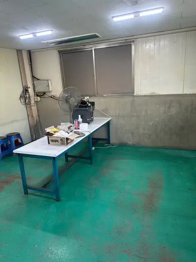 창원 공장 사무실청소, 깨끗해 보여도 놓치기 쉬운 곳까지 꼼꼼하게 관리 현장 사진