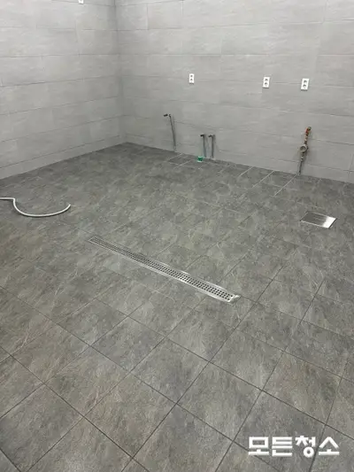 진주 준공청소 잘하는 곳 찾는다면? 오픈 준비 한 번에 끝내는 전문팀! 현장 사진