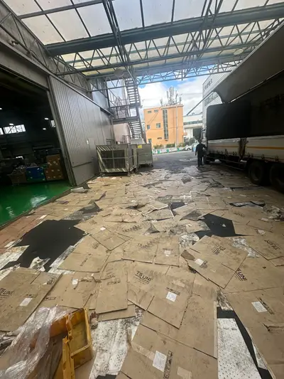 창원 바닥 면갈이 시공, 공장 바닥 착색·기름 오염 “닦는 게 아닌, 갈아낸다” 진짜 클리닝의 차이! 현장 사진