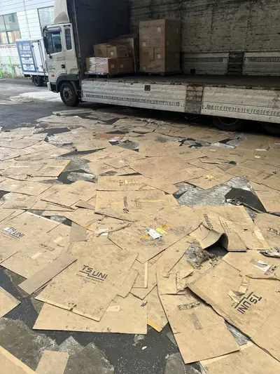 창원 바닥 면갈이 시공, 공장 바닥 착색·기름 오염 “닦는 게 아닌, 갈아낸다” 진짜 클리닝의 차이! 현장 사진
