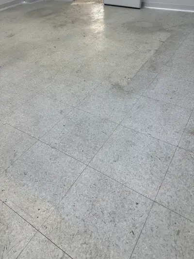 경주 울산 바닥코팅, 박리 후 왁스코팅으로 얼룩 없는 반짝 바닥 완성 현장 사진