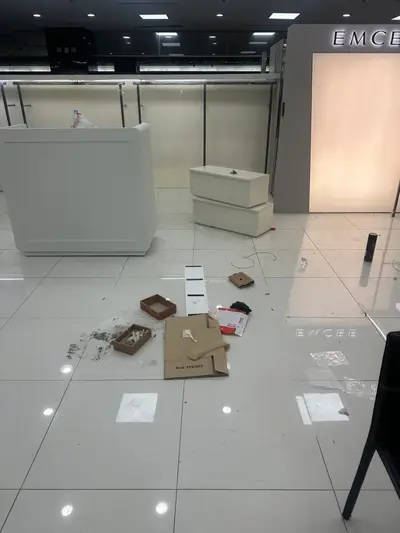 창원준공청소 백화점청소, 단 하루 만에 새 매장처럼 변신한 비결 현장 사진