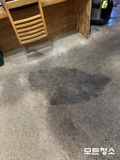 창원 콩자갈청소 오염된 콩자갈바닥이 걱정이라면 주목해주세요 현장 사진