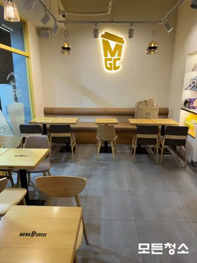 창원야간청소 마감후 새벽시간 카페 대청소 현장 사진