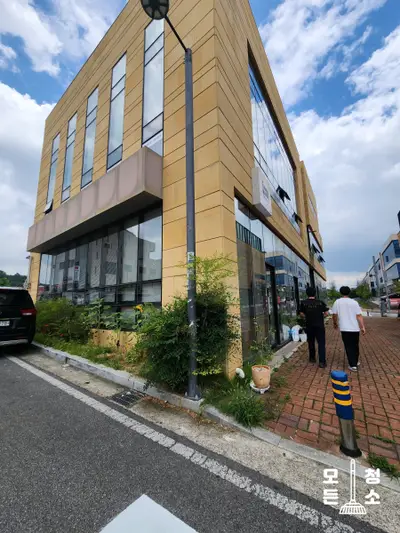 울산 중구 약사동 상가청소. 바닥에는 왁스코팅까지 현장 사진