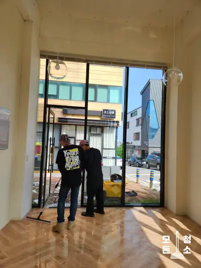 울산 중구 약사동 상가청소. 바닥에는 왁스코팅까지 현장 사진